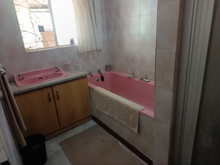 3 Bedroom Property for Sale in Verwoerdpark Northern Cape